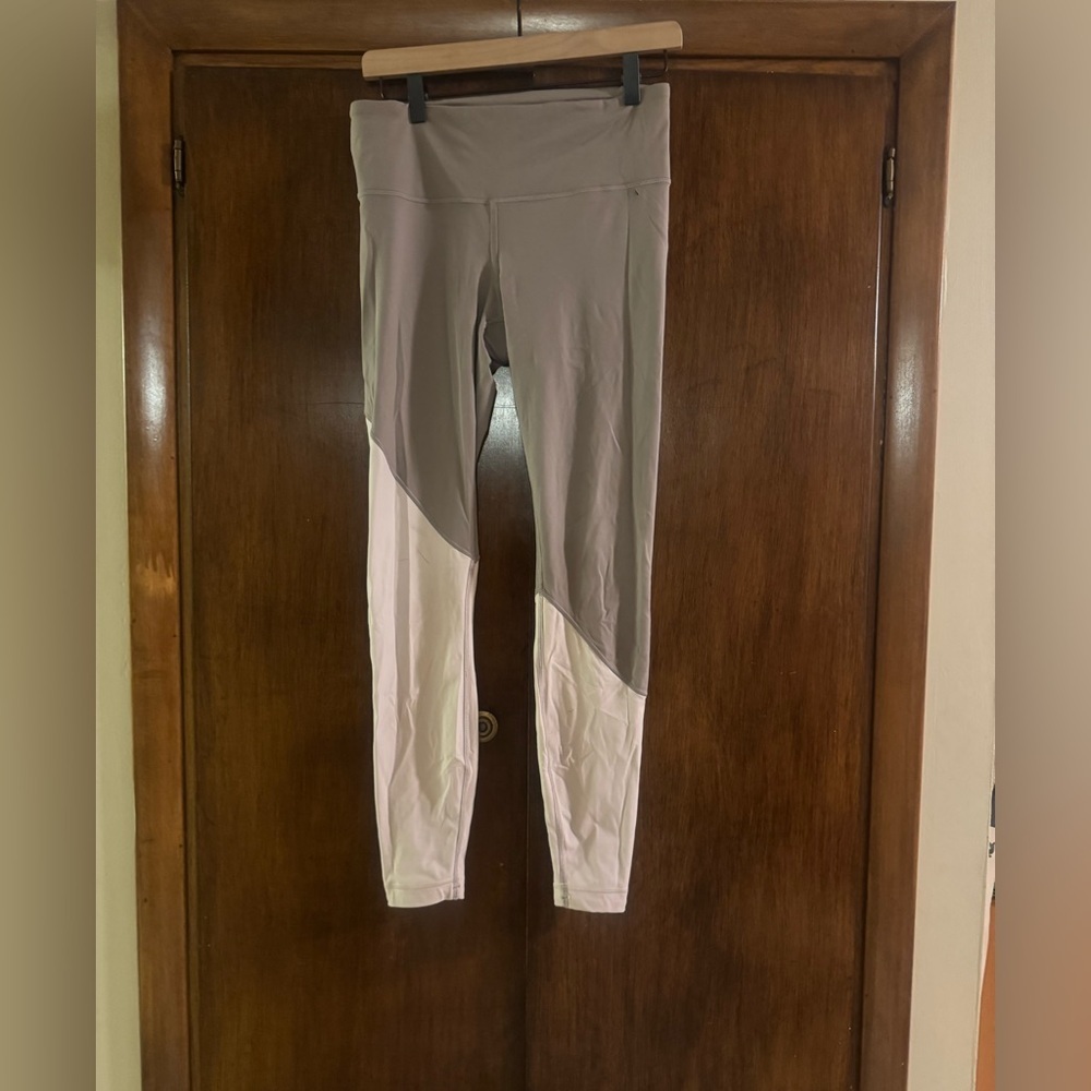 LuLuLemon ankle length size 8 two-tone leggings